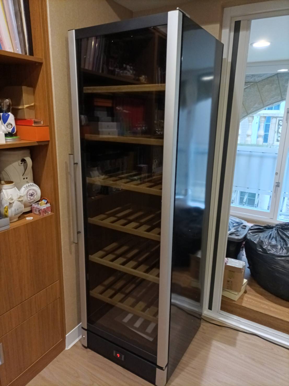 餐酒館紅酒櫃