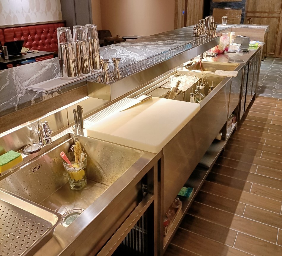東區新式華麗餐酒館