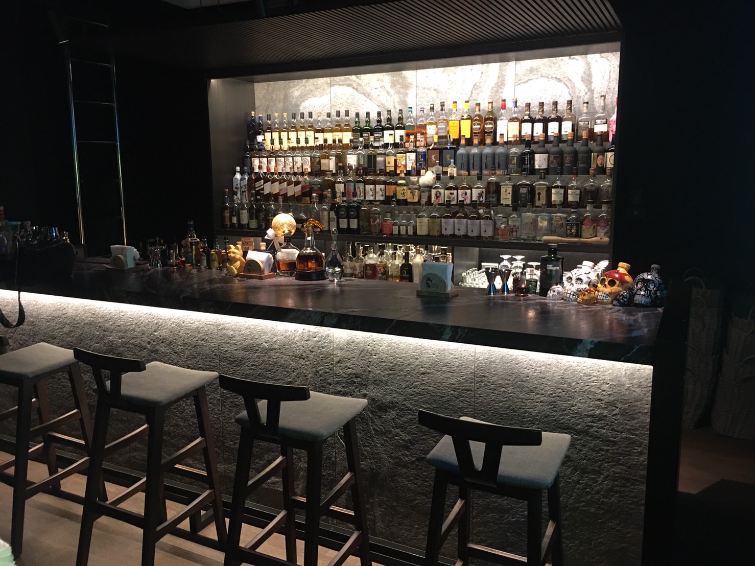 台北鬧區的旅店酒吧