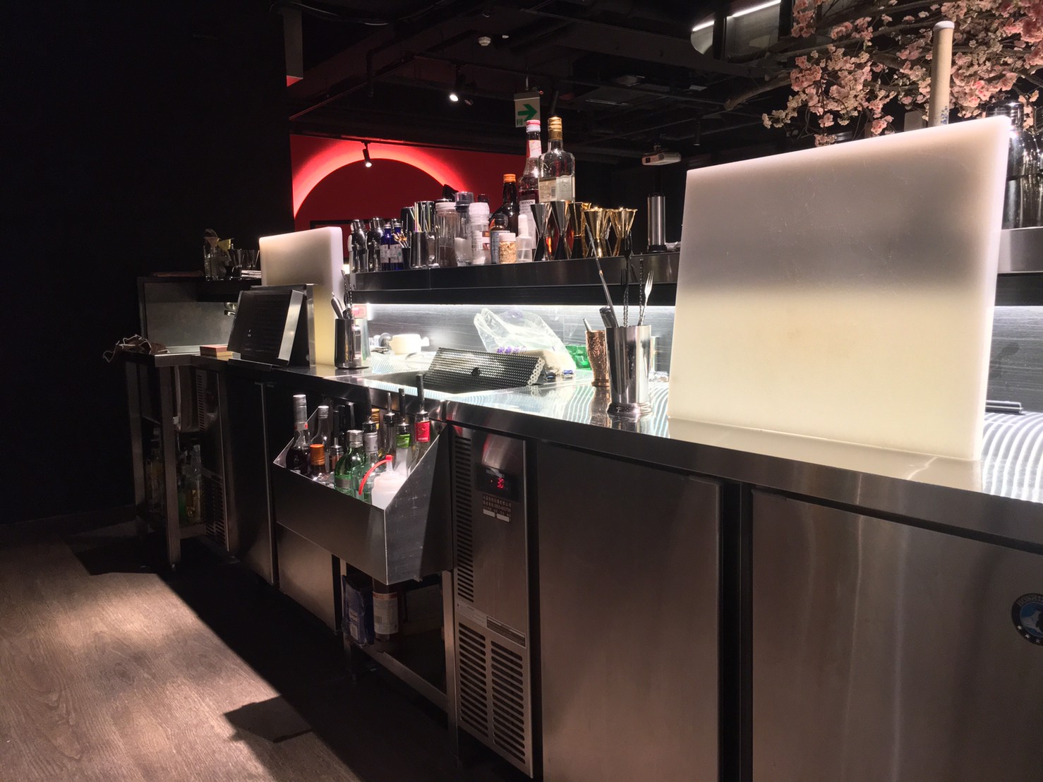 台北鬧區的旅店酒吧