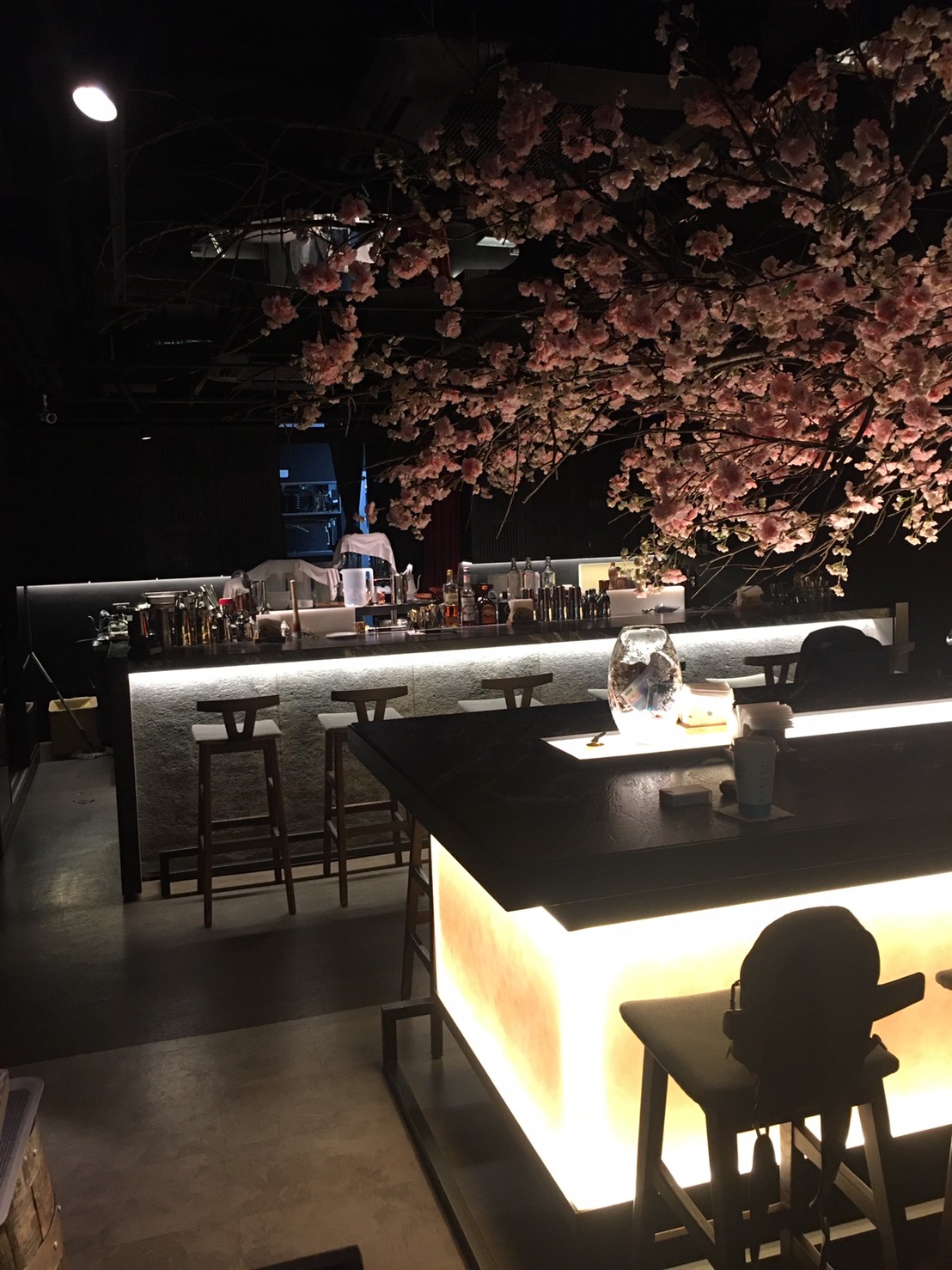 台北鬧區的旅店酒吧