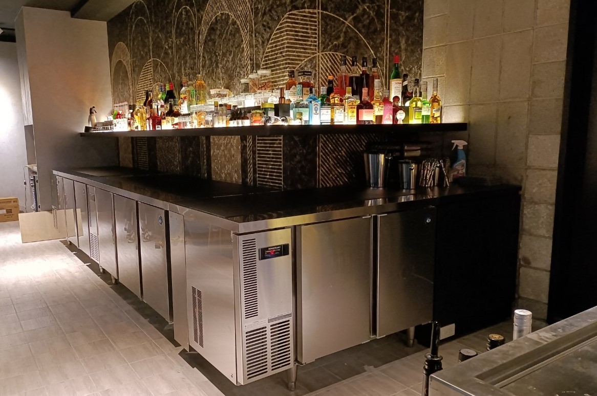 老調金屬元素的台式餐酒館