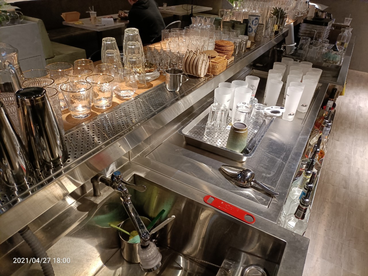 老調金屬元素的台式餐酒館