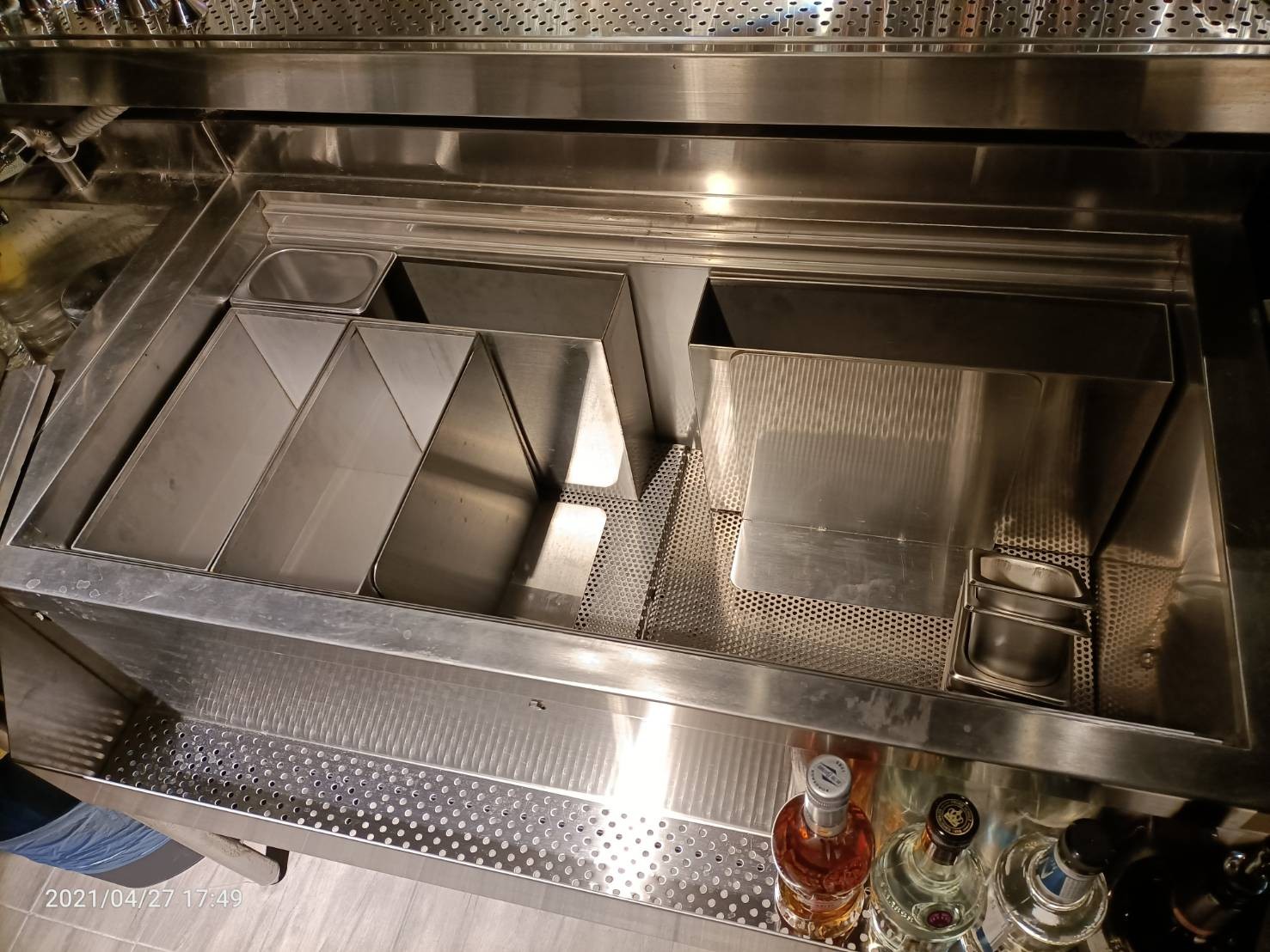 老調金屬元素的台式餐酒館